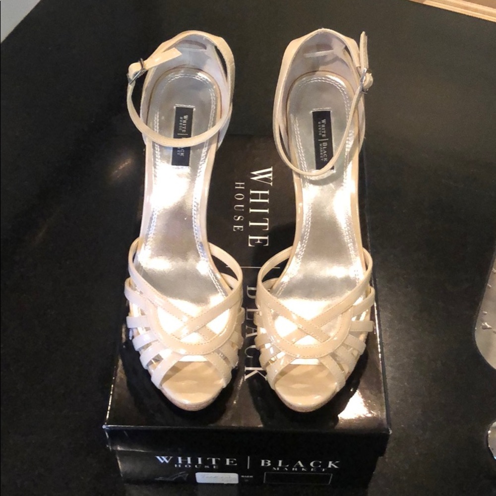 White House Black Market Turin heals size 9